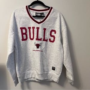 Women’s Chicago Bulls Sweater Size 1-2